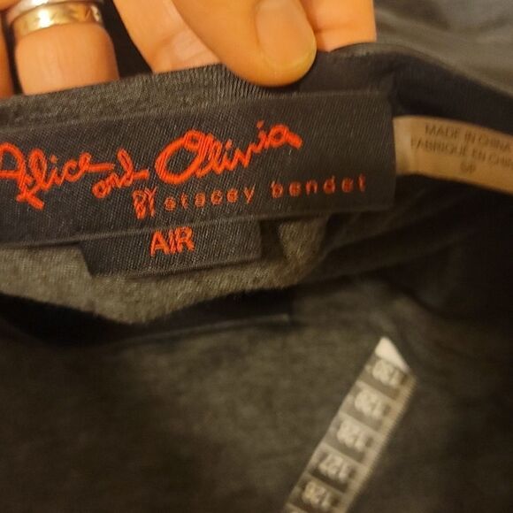 Alice + Olivia top size medium - Picture 6 of 8